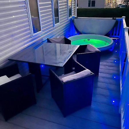 The Sunflower Luxury Caravan At Tattersall Lakes Hotel Татершал Екстериор снимка