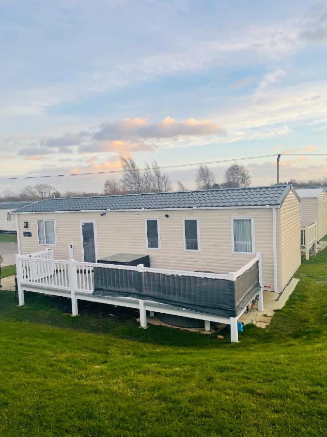 The Sunflower Luxury Caravan At Tattersall Lakes Hotel Татершал Екстериор снимка