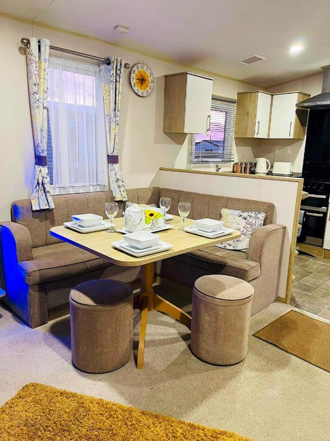 The Sunflower Luxury Caravan At Tattersall Lakes Hotel Татершал Екстериор снимка